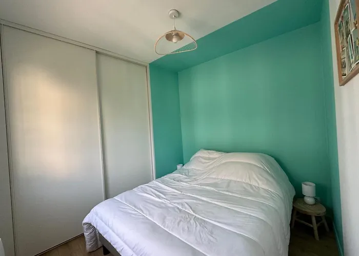 With Wifi Near Center شقة