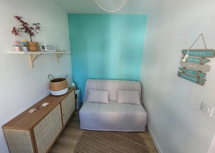 With Wifi Near Center شقة