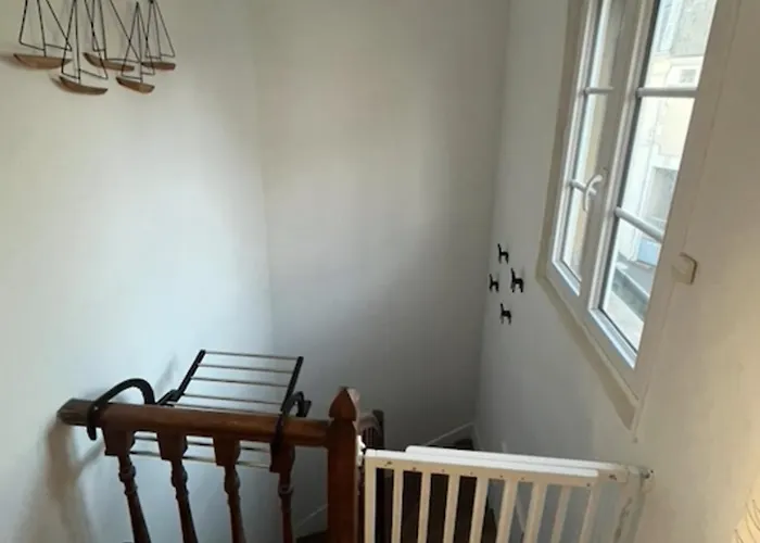 With Wifi Near Center شقة