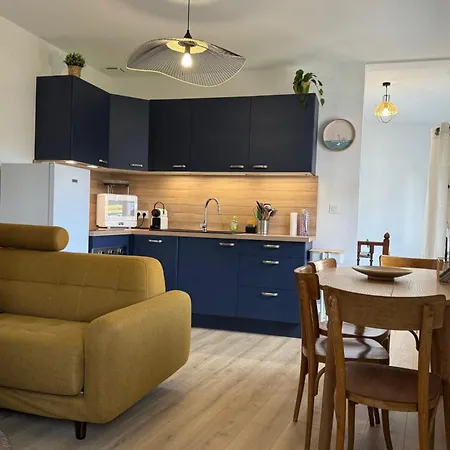 With Wifi Near Center *